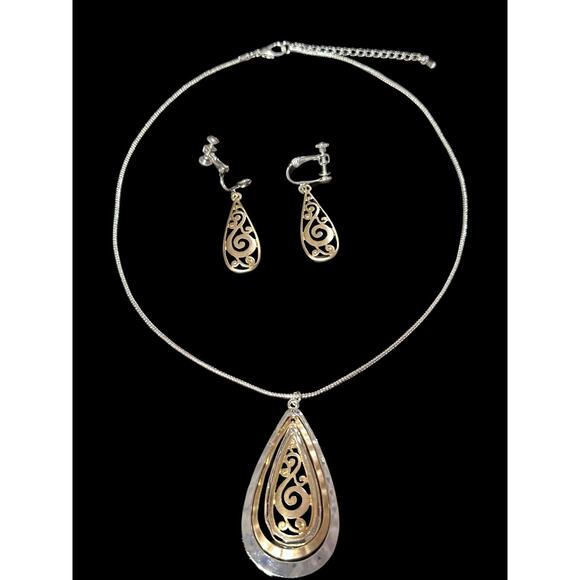 Clip on matte silver and gold cutout flower teardrop pendant necklace set - Picture 2 of 4